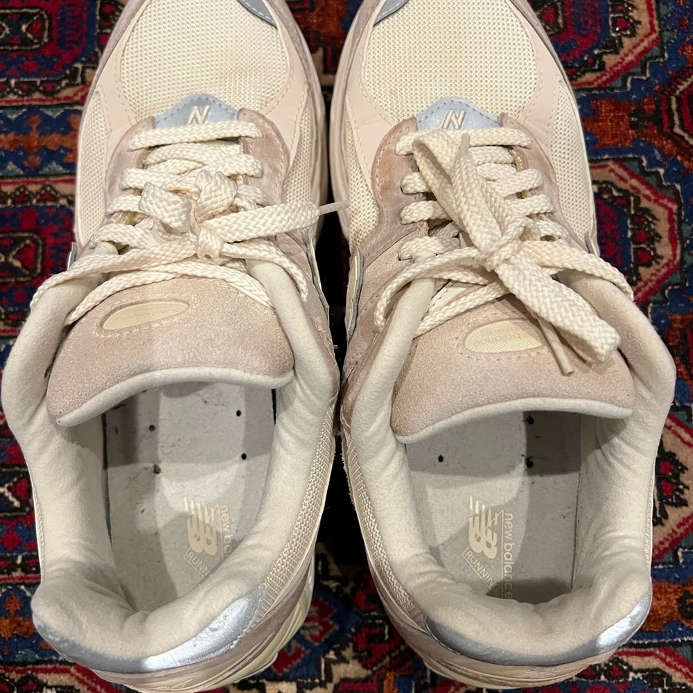New Balance 2002R cream sneakers - Picture 4 of 9